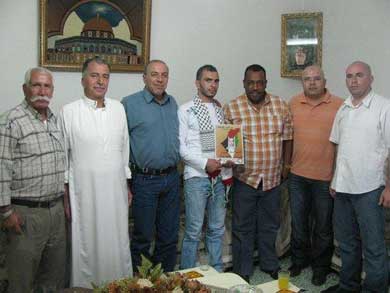 أحد الأسرى المقدسيين المفرج عنهم