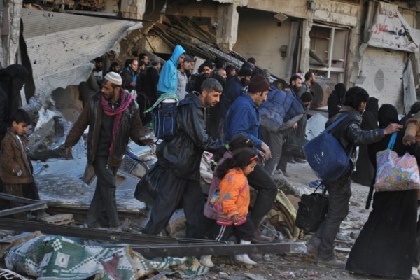 آلاف السوريين يعودون إلى "حمص المدمّرة" 