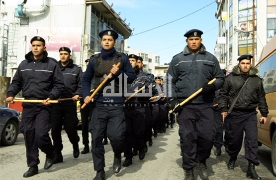 السلطة تقمع مسيرة منددة بالفلتان الأمني