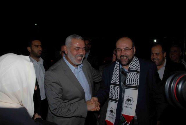 رئيس الوزراء اسماعيل هنية مع علي بركة