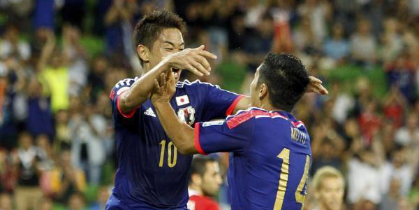 فرحة لاعبي اليابان بالفوز