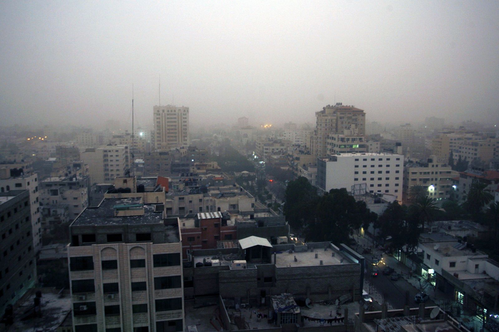 انخفاض على درجات الحرارة اليوم وغدا جو ماطر