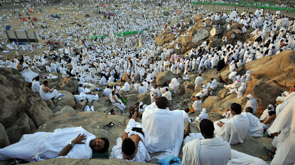 الحجاج على جبل عرفة (الأرشيف)