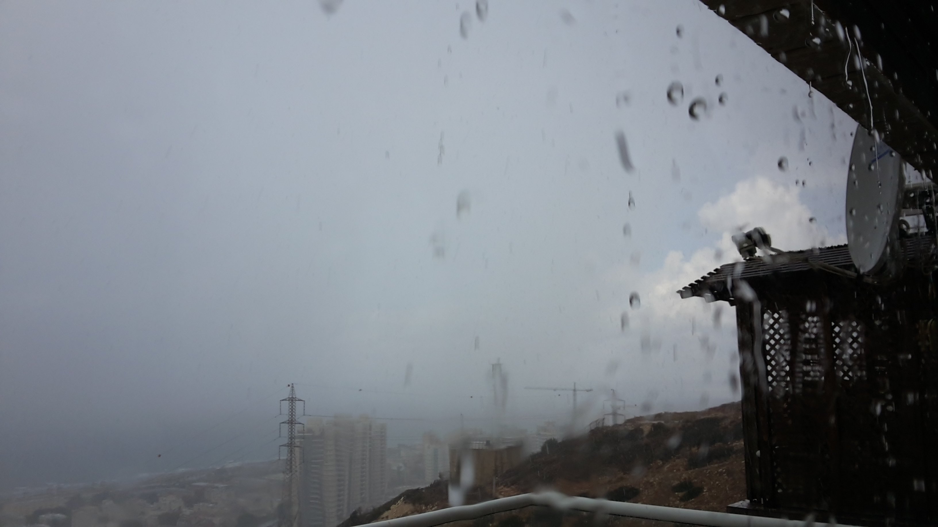 الارصاد: أمطار مصحوبة بعواصف رعدية