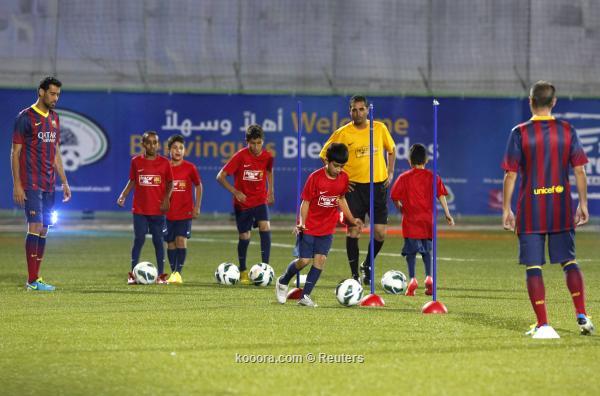 جانب من تدريبات فريق الصغار بنادي برشلونة