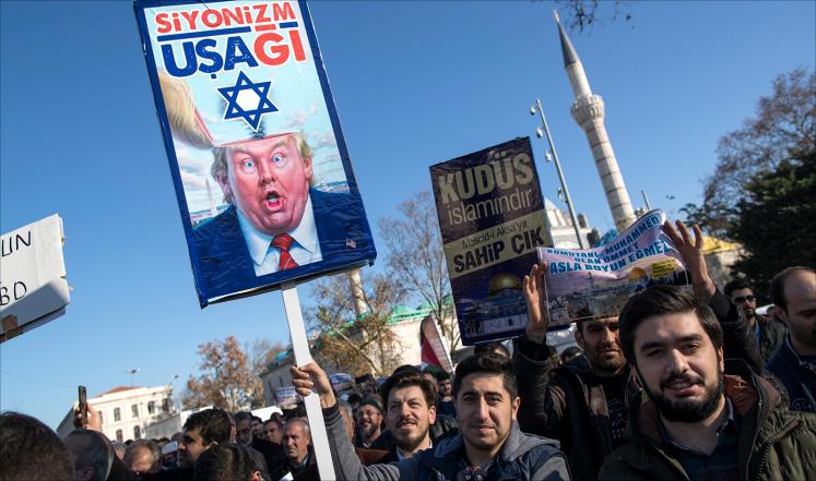 خلال المظاهرات