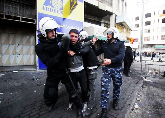 قمع بالضفة لمسيرات الاقصى