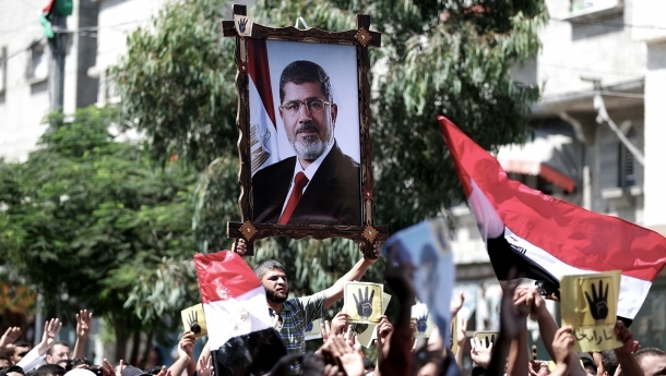 متظاهرون مؤيدون للرئيس المصري محمد مرسي