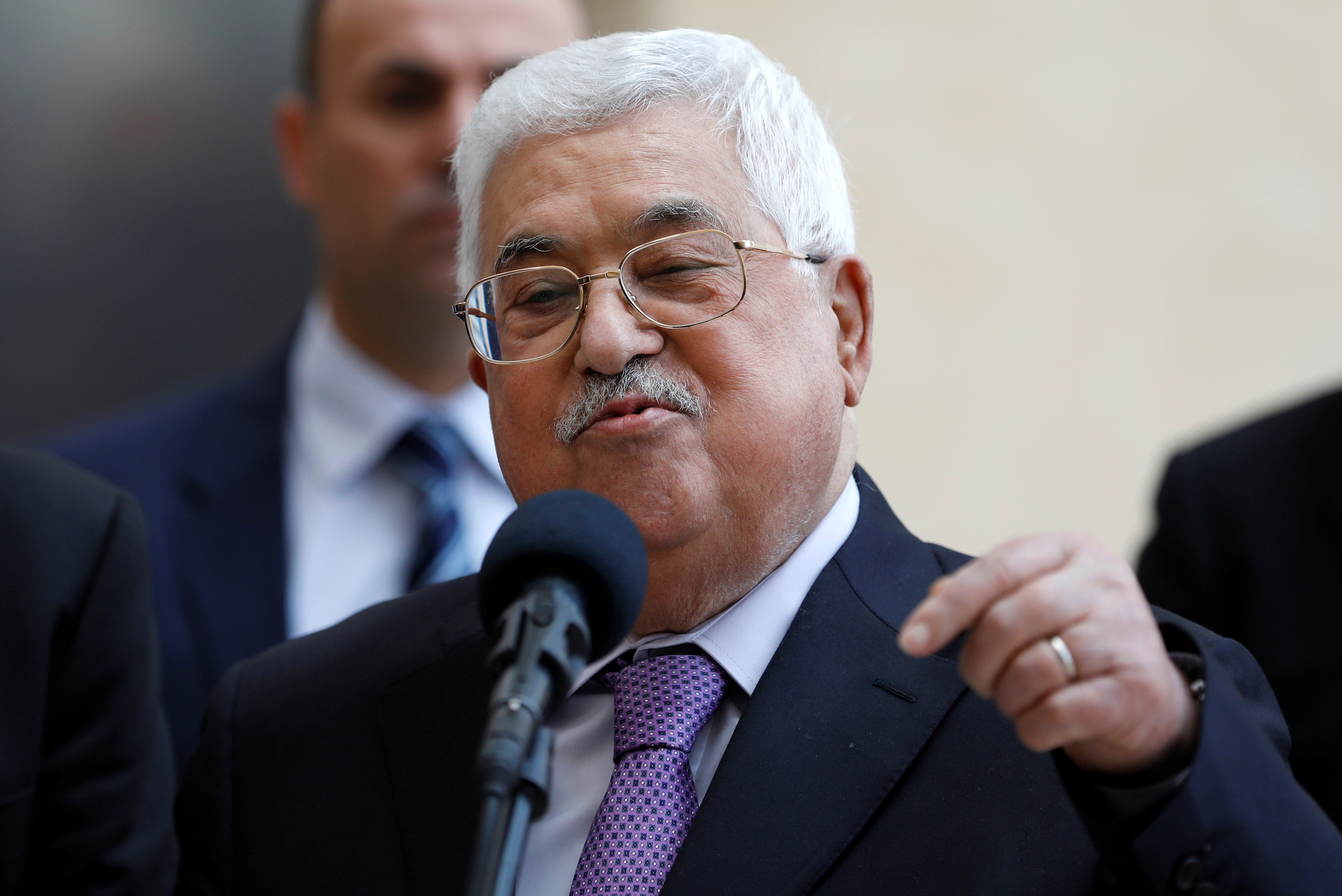 تقدير إسرائيلي: عباس يأمل استلام غزة على طبق من ذهب