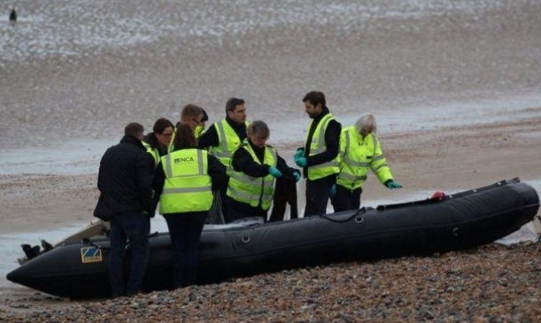 عملاء من الاستخبارات البريطانية، استخدموا "أزمة الهجرة" كغطاء لتهريب العالم الإيراني