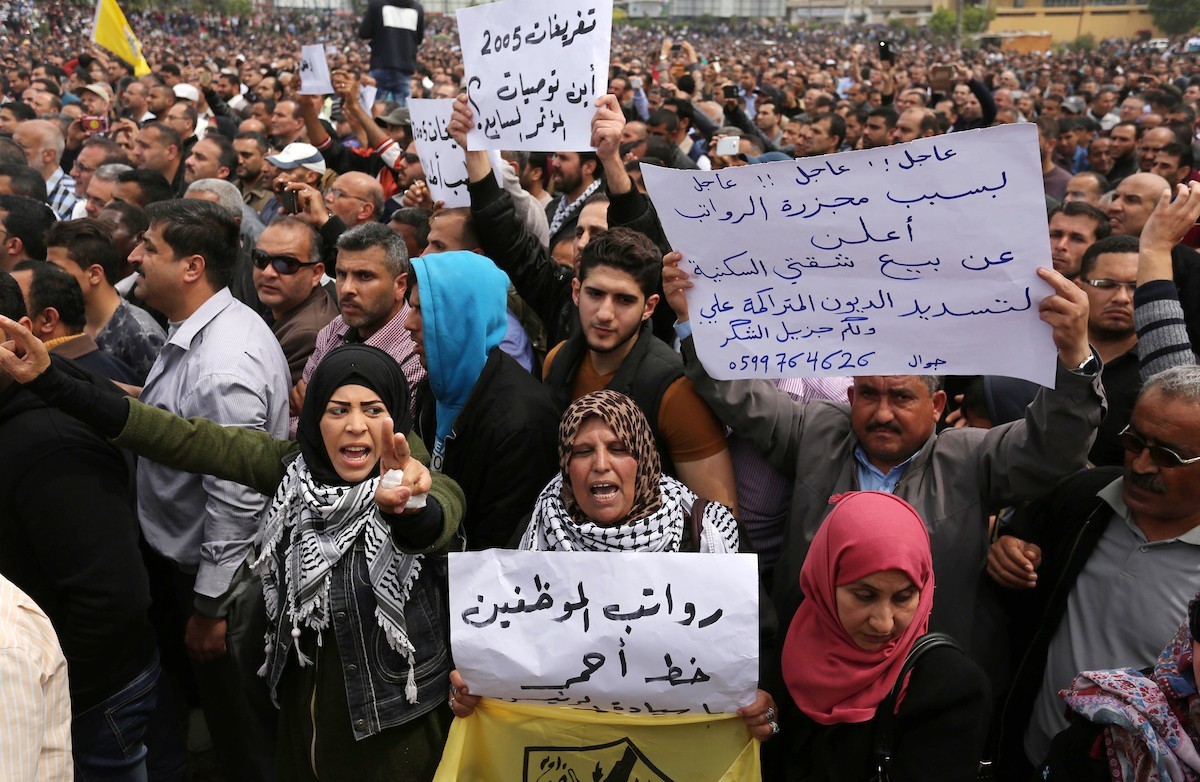 الحراك الشعبي: عباس يستخدم الشهداء كـ"تطبيل اعلامي"