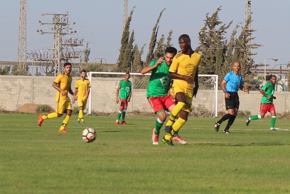 جانب من مباراة خدمات النصيرات والقادسية