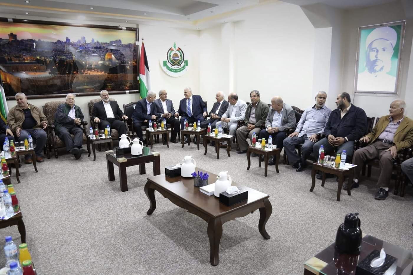 السنوار وحنا ناصر يكشفان تفاصيل لقائهما بغزة