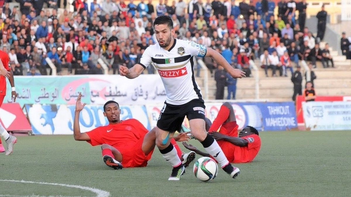 جانب من أحد مباريات الدوري الجزائري