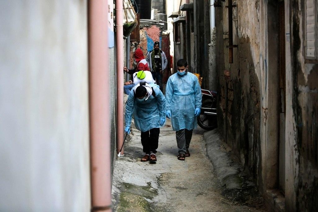 جدران المخيم تختزل النكبة وكورونا ولا مجال للتباعد!