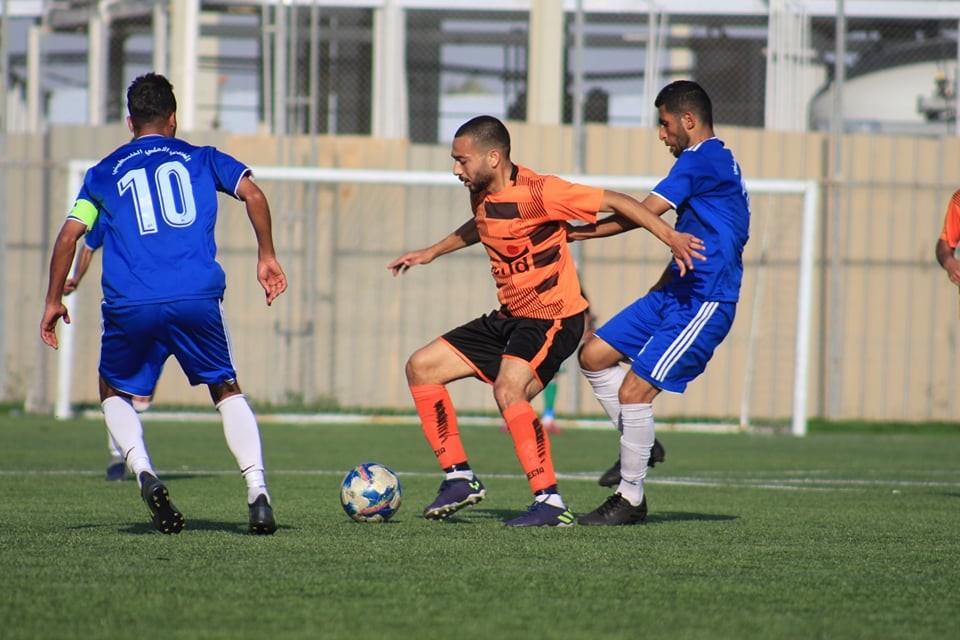 جانب من أحد مباريات دوري الأولى