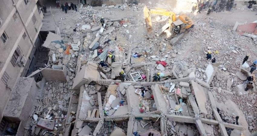 ارتفاع ضحايا انهيار عقار بشرق القاهرة إلى 7 قتلى و25 مصابا