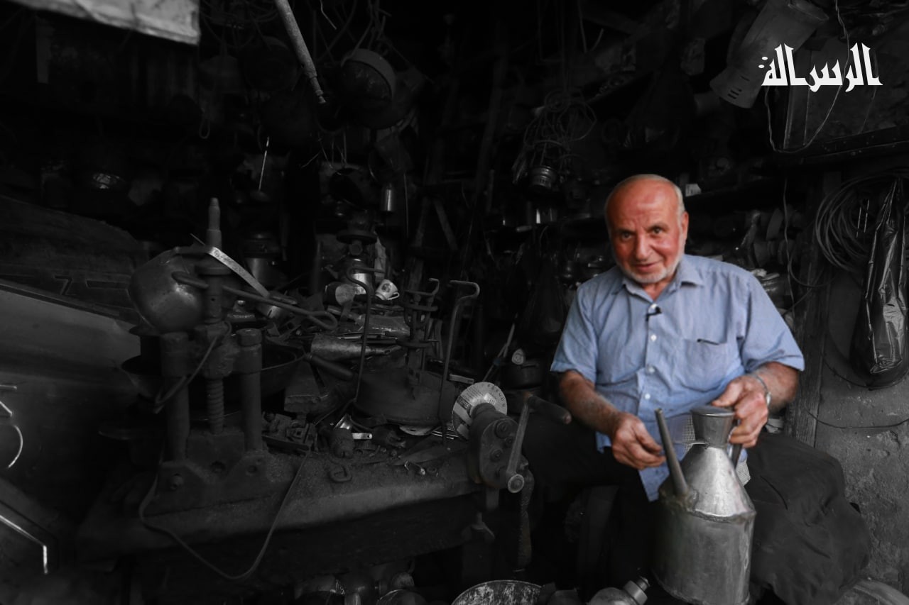 شاهد|| أبو ماهر أقدم صنايعي في سوق الشجاعية القديم