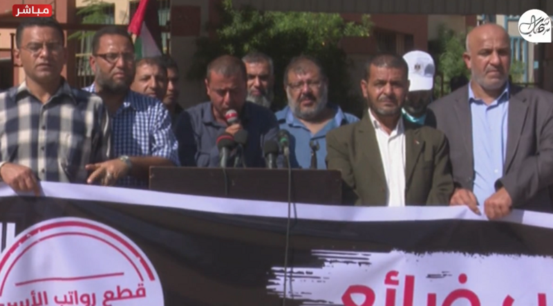 لجنة القوى تطالب "عباس" بالتراجع عن قطع رواتب الأسرى