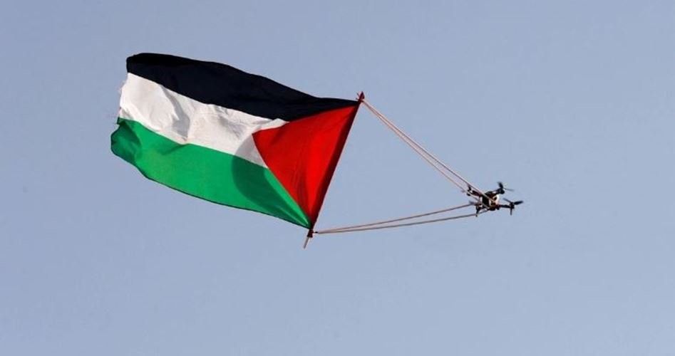 رفع الفلسطينيون العلم فوق  مسيرة الأعلام الصهيونية