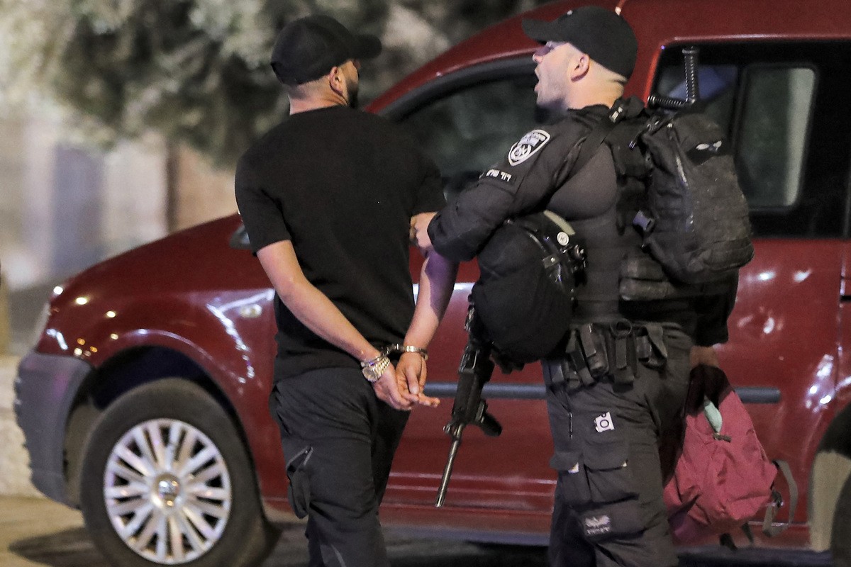 اعتقال فلسطيني في الداخل المحتل