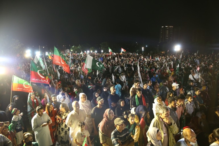 المحتجون في إسلام آباد نددوا بما رأوه خضوع الحكومة لإملاءات صندوق النقد الدولي (الأناضول)
