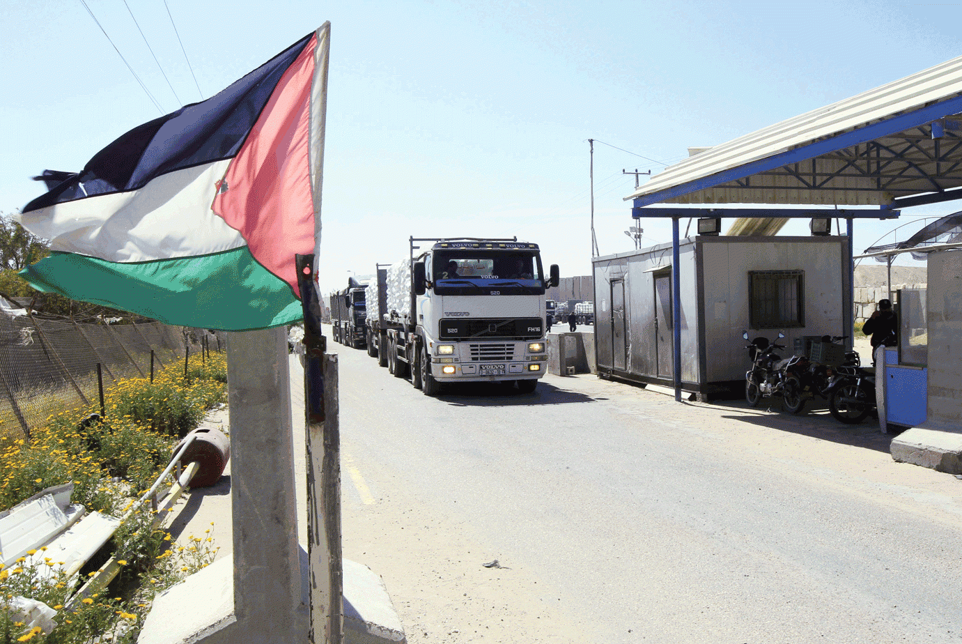 ادخال بضائع من جانب الاحتلال للجانب الفلسطيني