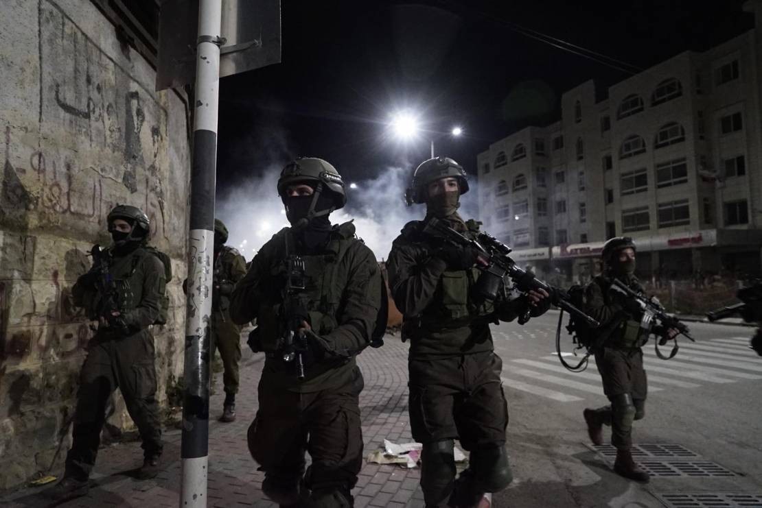 الاحتلال يشن حملة اعتقالات واسعة في القدس ومناطق الضفة الغربية.jpg