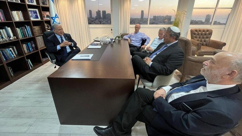 نتنياهو وقادة اليمين الفائزين بالانتخابات