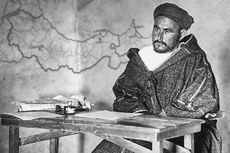 محمد بن عبد الكريم الخطابي (1882-1963) الملقب بأسد الريف، قاد المقاومة الريفية المغربية ضد الاستعمارين الإسباني والفرنسي (مواقع التواصل)