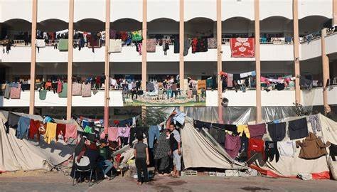 مدرسة في غزة تحولت لمركز لإيواء النازحين.