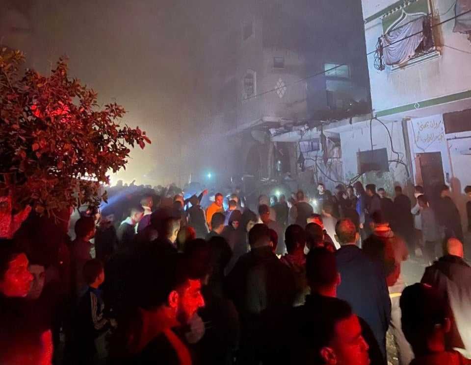 7 شهداء في استهداف منزل بمخيم النصيرات وسط قطاع غزة