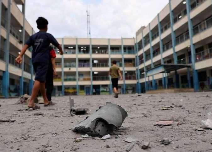 آثار القصف على أحد مدارس الأنروا - غزة.