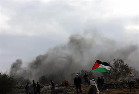 إصابات بالاختناق إثر قمع الاحتلال لمسيرة سلمية في بيتا جنوب نابلس