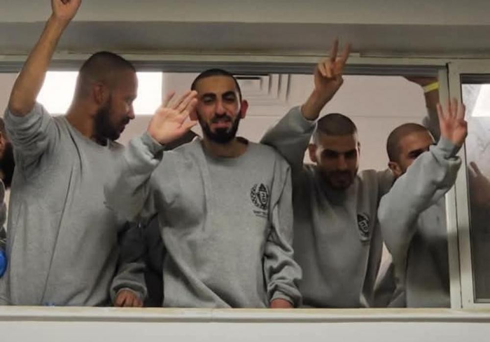 200 أسير فلسطيني ينتزعون حريتهم ضمن المرحلة الثانية لاتفاق وقف إطلاق النار