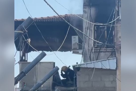 أجهزة السلطة في جنين تمنع الدفاع المدني إطفاء الحريق في منزل (العموري)