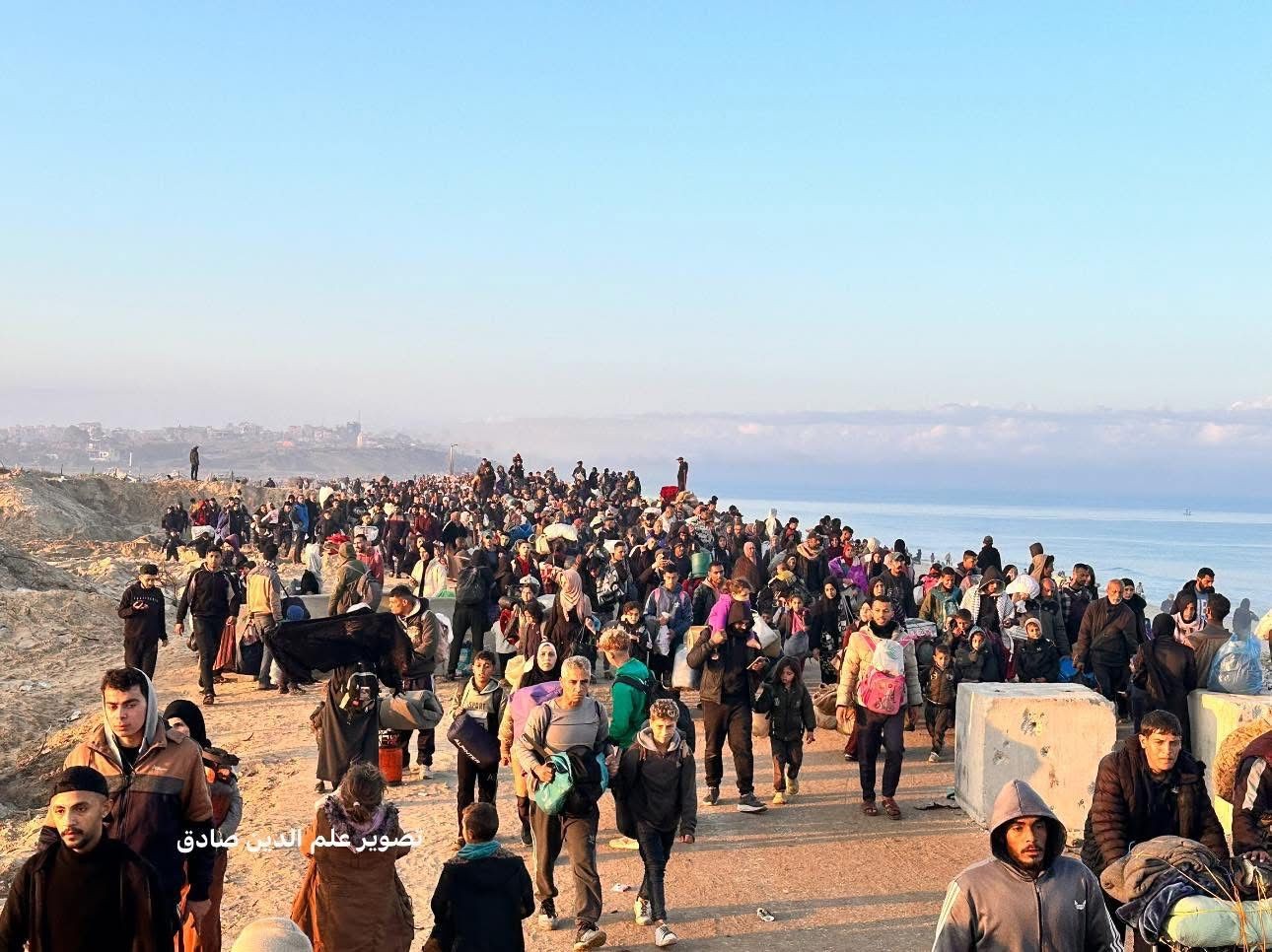 النازحون في غزة يواصلون العودة إلى الشمال بعد انسحاب الاحتلا