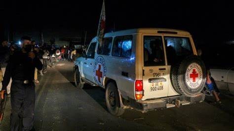 حركة حماس تسلم الصليب الأحمر جثة ياباس.jpg