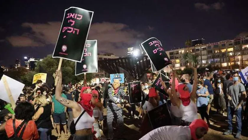 من أمام منزل نتنياهو الليلة الماضية