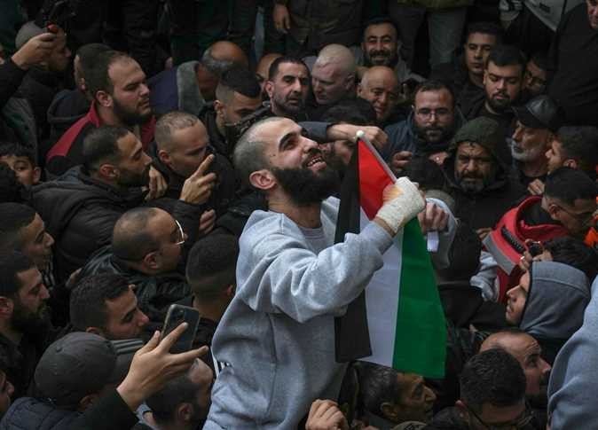 إدارة السجون ستفرج عن 628 فلسطينيًا بينهم معتقلون قاصرون مقابل جثامين المحتجزين