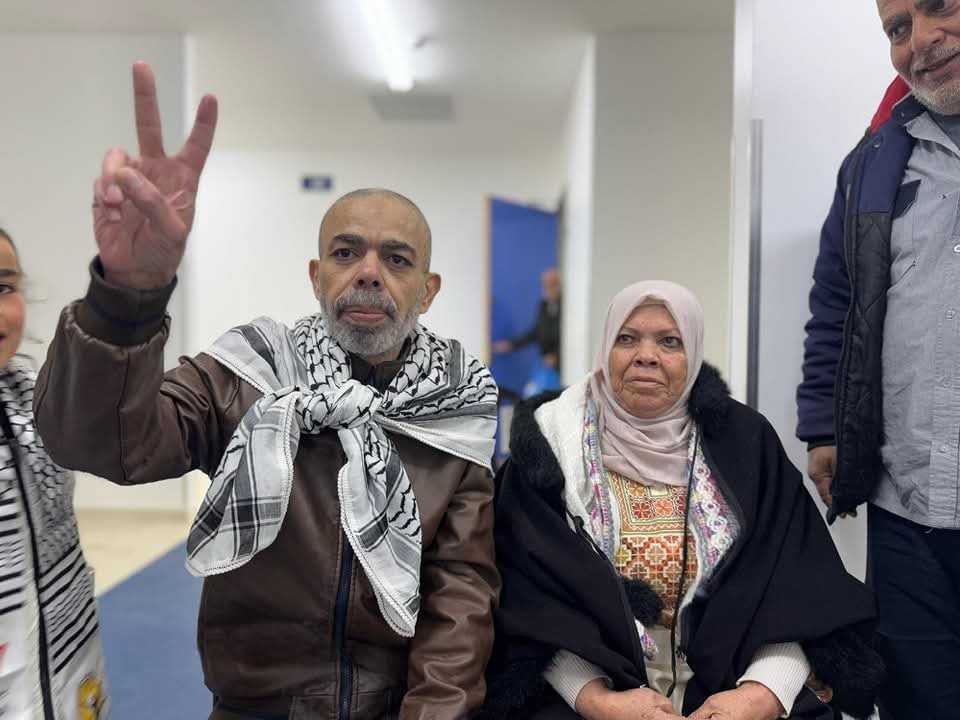 عميد أسرى غزة ضياء الأغا حرا بعد 33 عامًا من الأسر