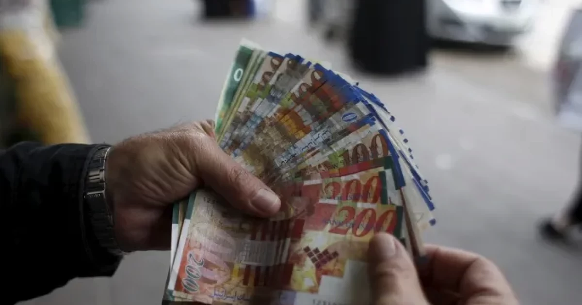 نقص السيولة في غزة.. معاناة تتفاقم وسط الحصار والدمار