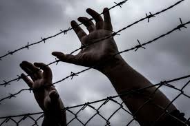 رمضان يمر ثقيلًا على الأسرى في سجون الاحتلال (الإسرائيلي)