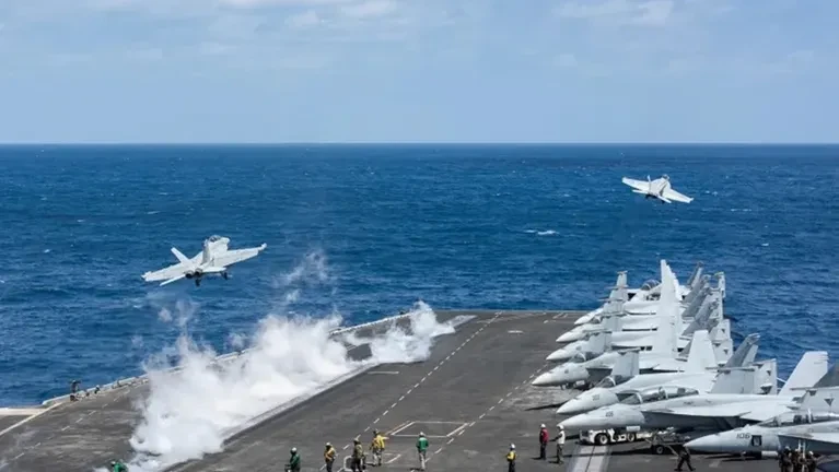 أنصار الله تعلن استهداف حاملة الطائرات ترومان  وأمريكا تعترف بسبقوط طائرة مقاتلة