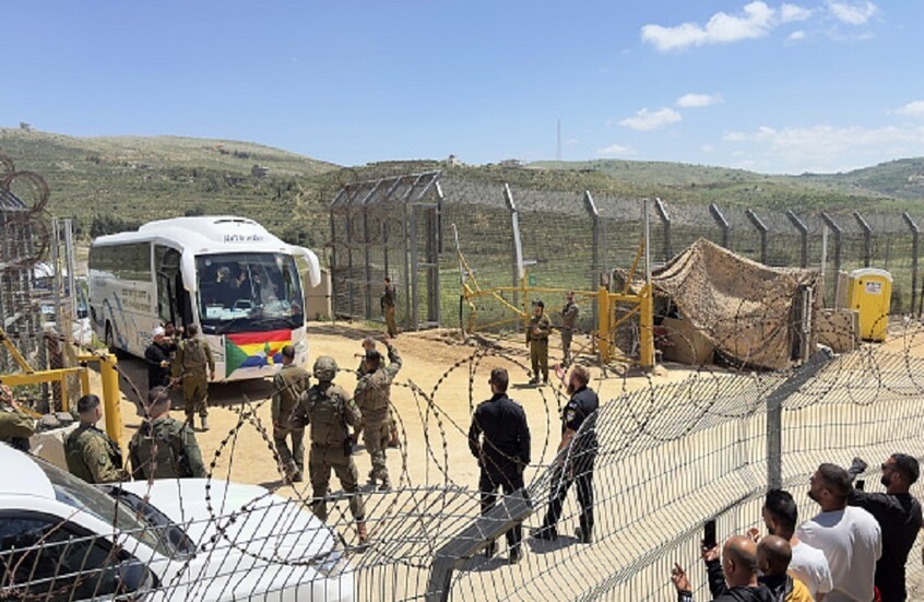 (إسرائيل) تستهدف موقعًا في ريف دمشق بذريعة حماية الدروز