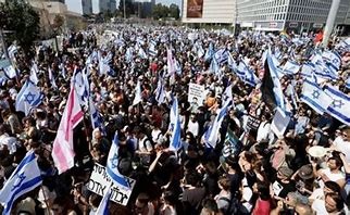 غضب شعبي يتصاعد.. مستقبل نتنياهو على مفترق طرق!