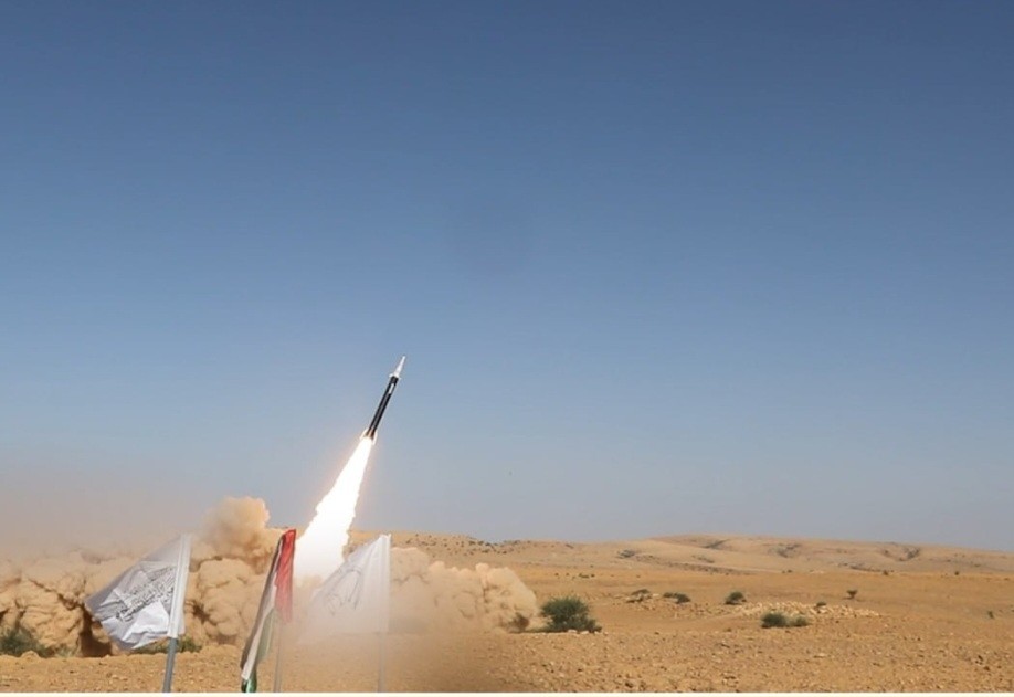 القوات المسلحة اليمنية تستهدف قاعدة نيفاتيم بصاروخ (فلسطين 2)
