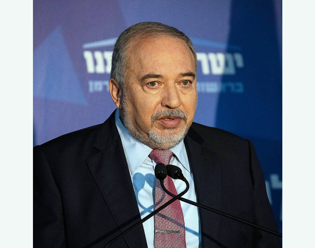 ليبرمان ينتقد قرار توسيع الحرب على غزة ويصفه بالخطير