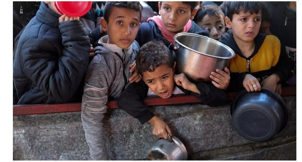 الإعلام الحكومي: 3,500 طفل مهددون بالموت جوعاً في غزة بسبب الحصار الإسرائيلي