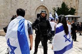 من طقوس التهويد إلى مسيرة الأعلام.. الأقصى يُستباح!